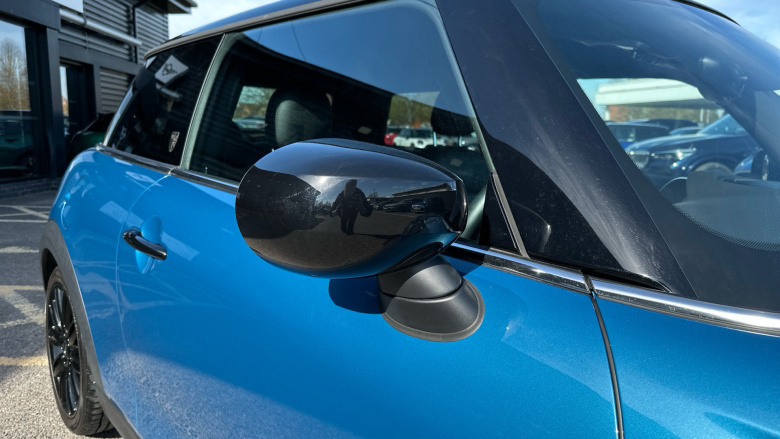 MINI Hatchback 1.5 Cooper Exclusive 3dr Auto Petrol Hatchback